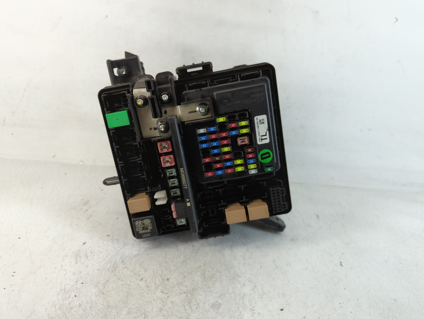 2016-2018 Hyundai Tucson Fusebox Fuse Box Panel Relay Module P/N:N91431-D3162-52 91431 D3162 Fits Fits 2016 2017 2018 OEM Used Auto Parts - Oemusedautoparts1.com