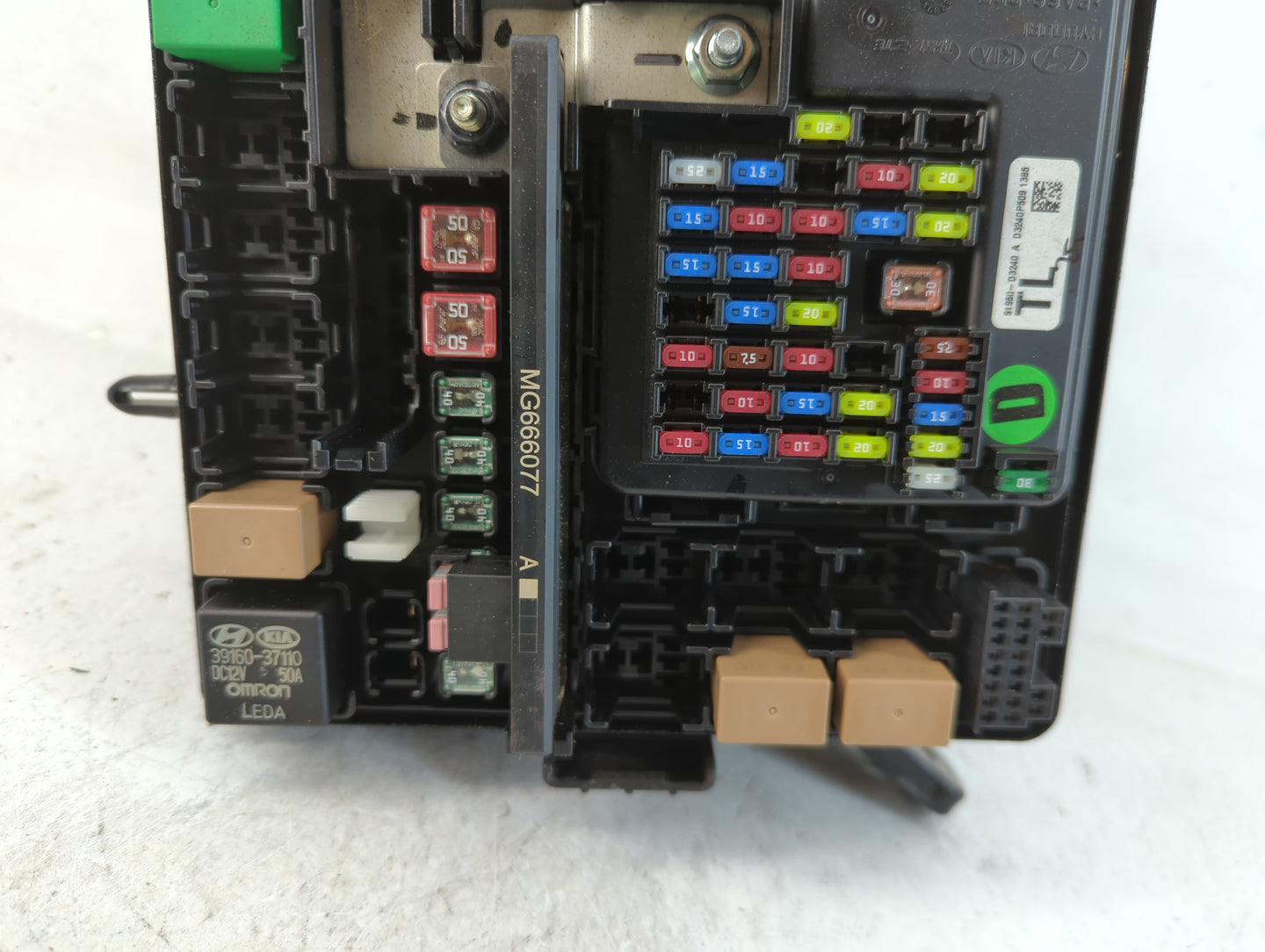 2016-2018 Hyundai Tucson Fusebox Fuse Box Panel Relay Module P/N:N91431-D3162-52 91431 D3162 Fits Fits 2016 2017 2018 OEM Used Auto Parts - Oemusedautoparts1.com