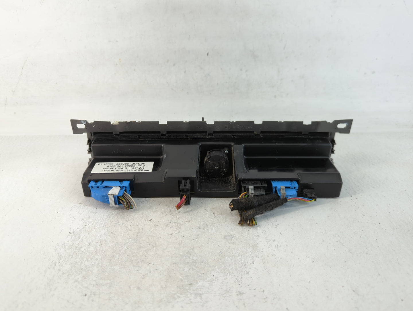 2016-2020 Kia Sedona Climate Control Module Temperature AC/Heater Replacement P/N:90025-175/0010 Fits OEM Used Auto Parts - Oemusedautoparts1.com