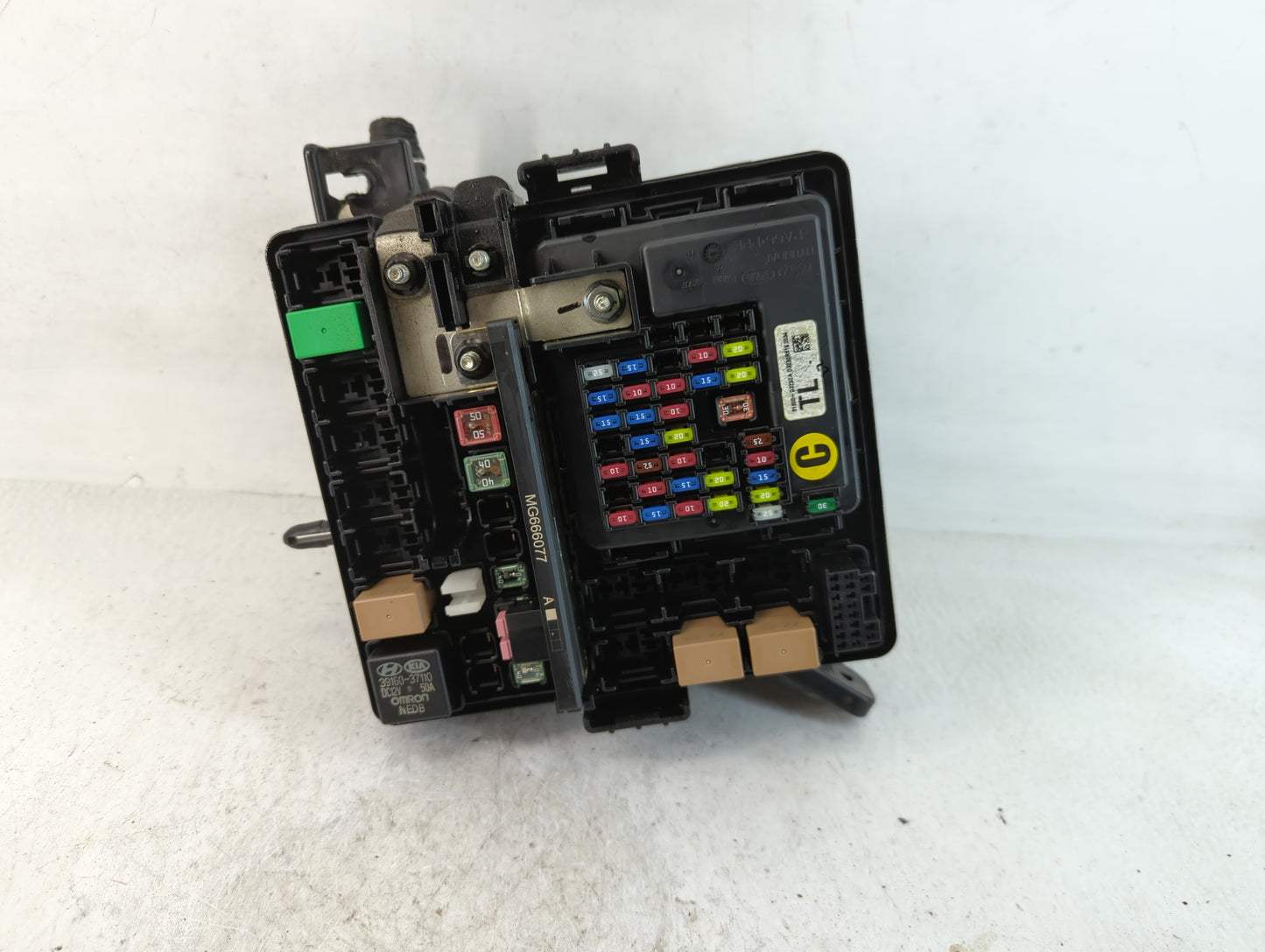 2016-2018 Hyundai Tucson Fusebox Fuse Box Panel Relay Module P/N:N91422-D3152 Fits Fits 2016 2017 2018 OEM Used Auto Parts - Oemusedautoparts1.com