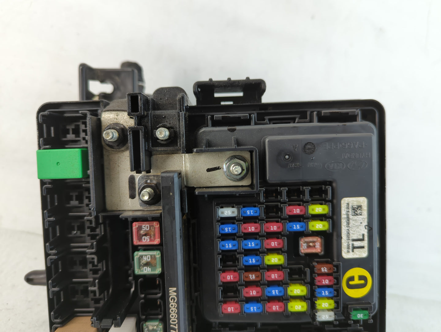 2016-2018 Hyundai Tucson Fusebox Fuse Box Panel Relay Module P/N:N91422-D3152 Fits Fits 2016 2017 2018 OEM Used Auto Parts - Oemusedautoparts1.com