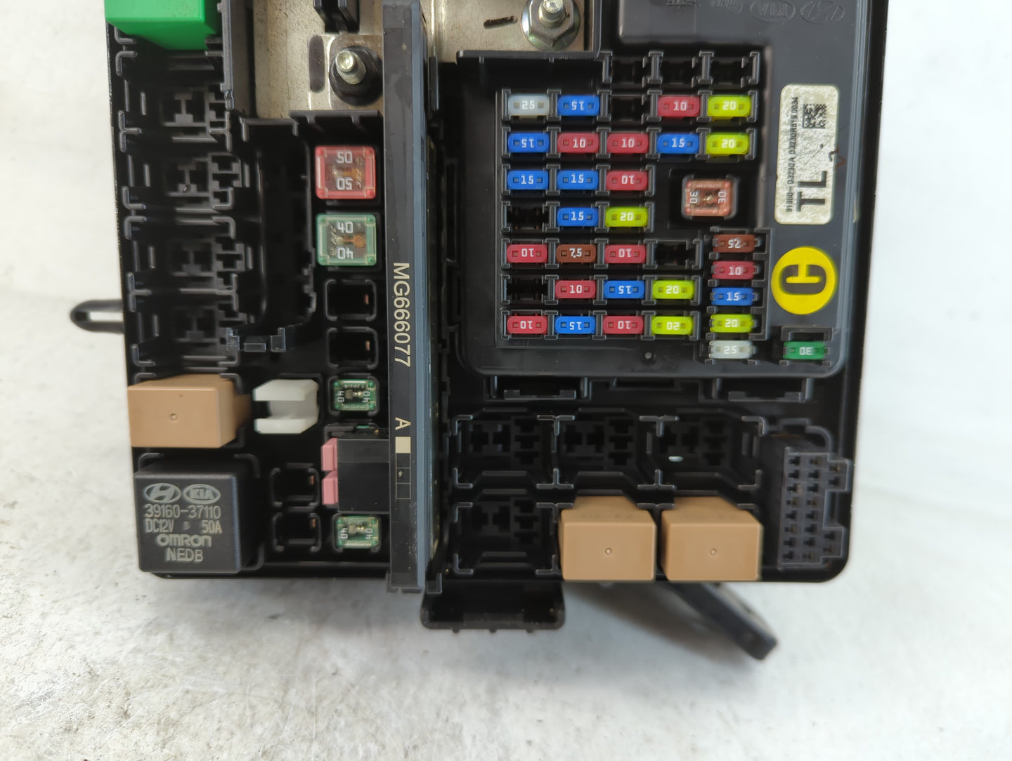 2016-2018 Hyundai Tucson Fusebox Fuse Box Panel Relay Module P/N:N91422-D3152 Fits Fits 2016 2017 2018 OEM Used Auto Parts - Oemusedautoparts1.com