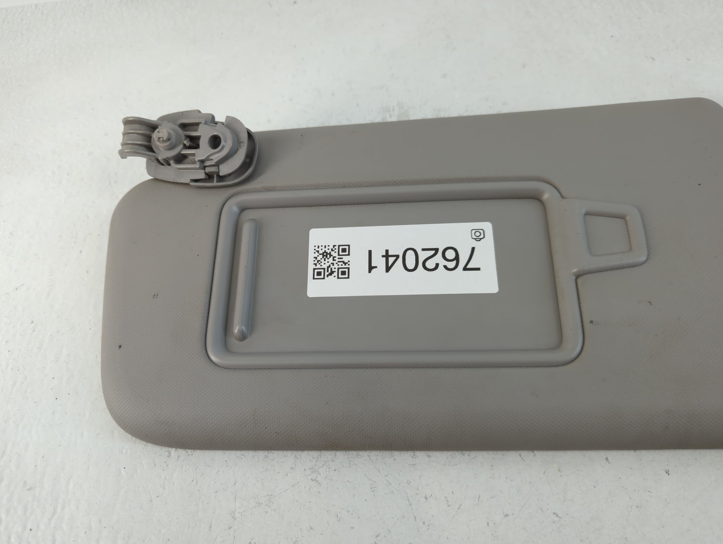 2018-2021 Hyundai Kona Sun Visor Shade Replacement Driver Left Mirror Fits Fits 2018 2019 2020 2021 OEM Used Auto Parts - Oemusedautoparts1.com