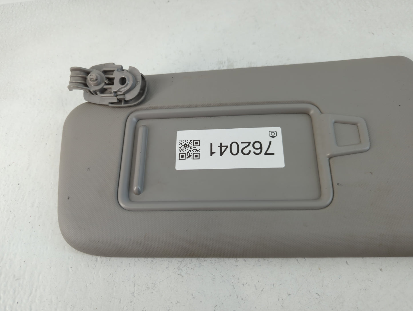 2018-2021 Hyundai Kona Sun Visor Shade Replacement Driver Left Mirror Fits Fits 2018 2019 2020 2021 OEM Used Auto Parts - Oemusedautoparts1.com