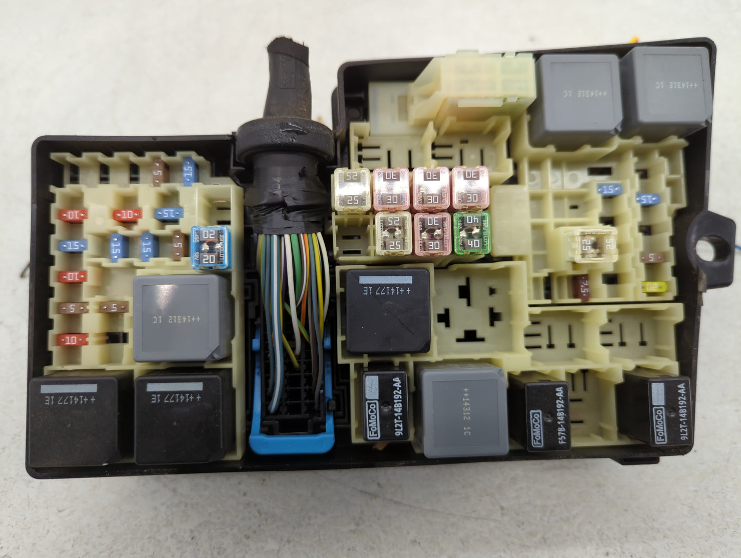 2012-2014 Ford Focus Fusebox Fuse Box Panel Relay Module P/N:AV6T-14A067-AD E02345500 Fits Fits 2012 2013 2014 OEM Used Auto Parts - Oemusedautoparts1.com