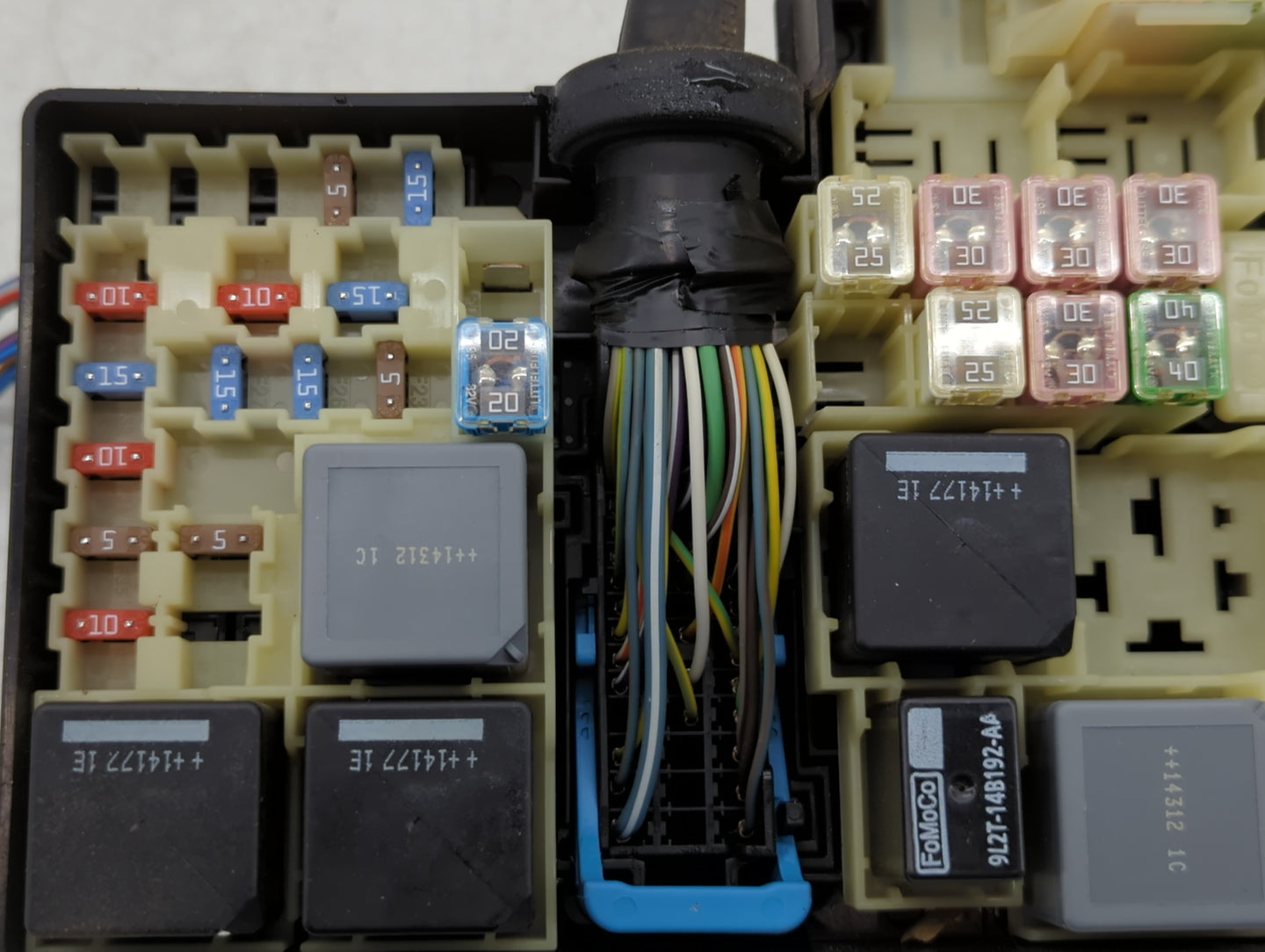 2012-2014 Ford Focus Fusebox Fuse Box Panel Relay Module P/N:AV6T-14A067-AD E02345500 Fits Fits 2012 2013 2014 OEM Used Auto Parts - Oemusedautoparts1.com