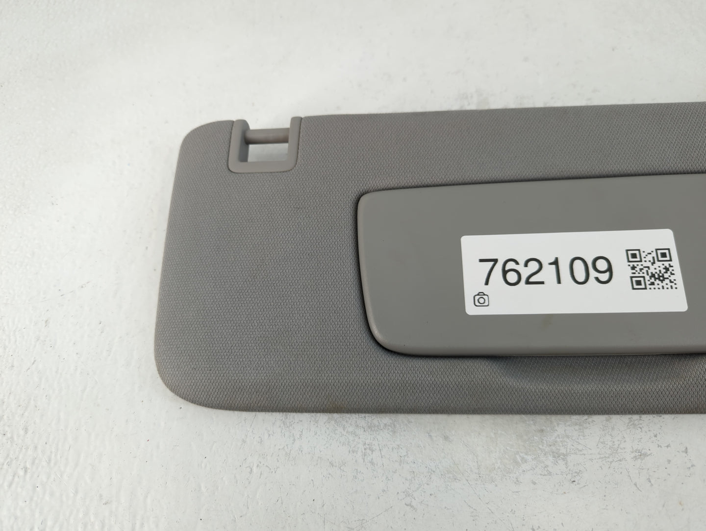 2018-2019 Chevrolet Equinox Sun Visor Shade Replacement Passenger Right Mirror Fits Fits 2018 2019 OEM Used Auto Parts - Oemusedautoparts1.com