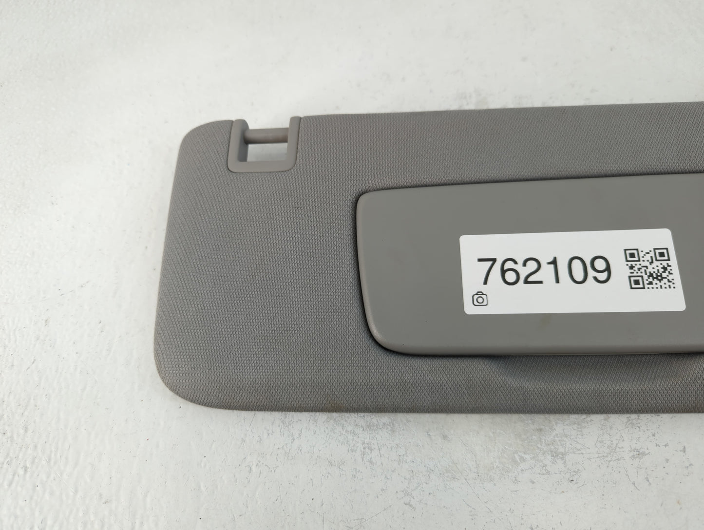 2018-2019 Chevrolet Equinox Sun Visor Shade Replacement Passenger Right Mirror Fits Fits 2018 2019 OEM Used Auto Parts - Oemusedautoparts1.com