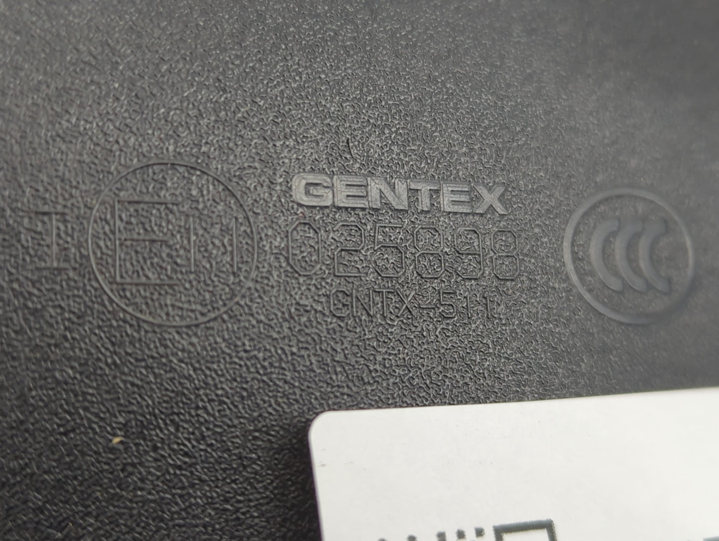 2009 Gmc Yukon Xl 1500 Interior Rear View Mirror Replacement OEM P/N:IE11025898 Fits OEM Used Auto Parts - Oemusedautoparts1.com