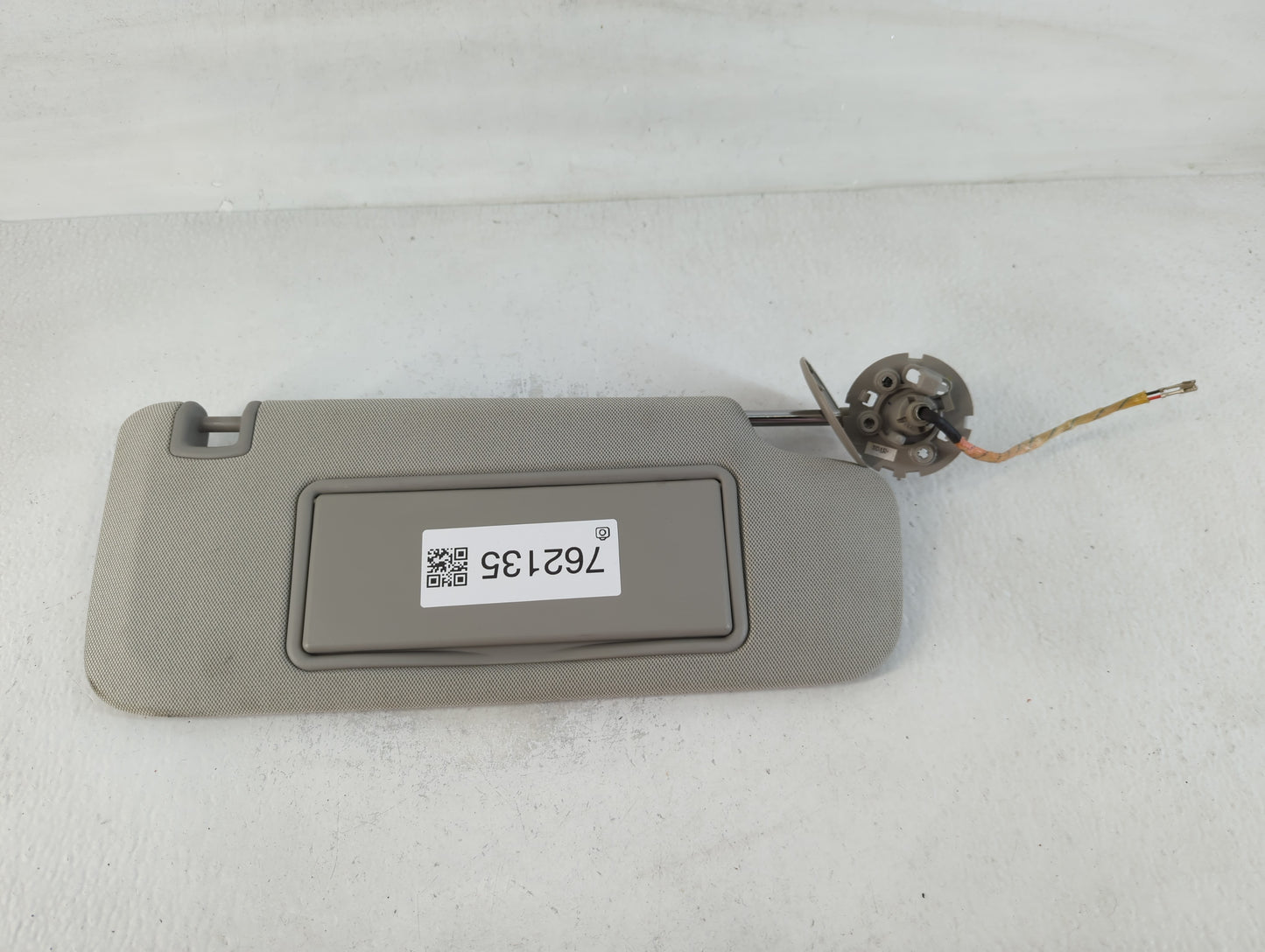 2013-2016 Chevrolet Malibu Sun Visor Shade Replacement Passenger Right Mirror Fits Fits 2013 2014 2015 2016 OEM Used Auto Parts - Oemusedautoparts1.com