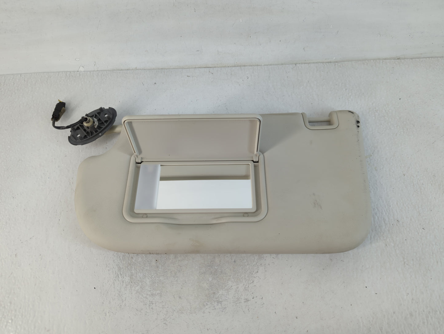 2013-2019 Ford Escape Sun Visor Shade Replacement Driver Left Mirror Fits Fits 2013 2014 2015 2016 2017 2018 2019 OEM Used Auto Parts - Oemusedautoparts1.com
