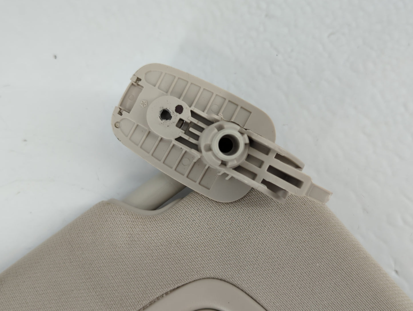 2016-2017 Chrysler 200 Sun Visor Shade Replacement Passenger Right Mirror Fits Fits 2016 2017 OEM Used Auto Parts - Oemusedautoparts1.com