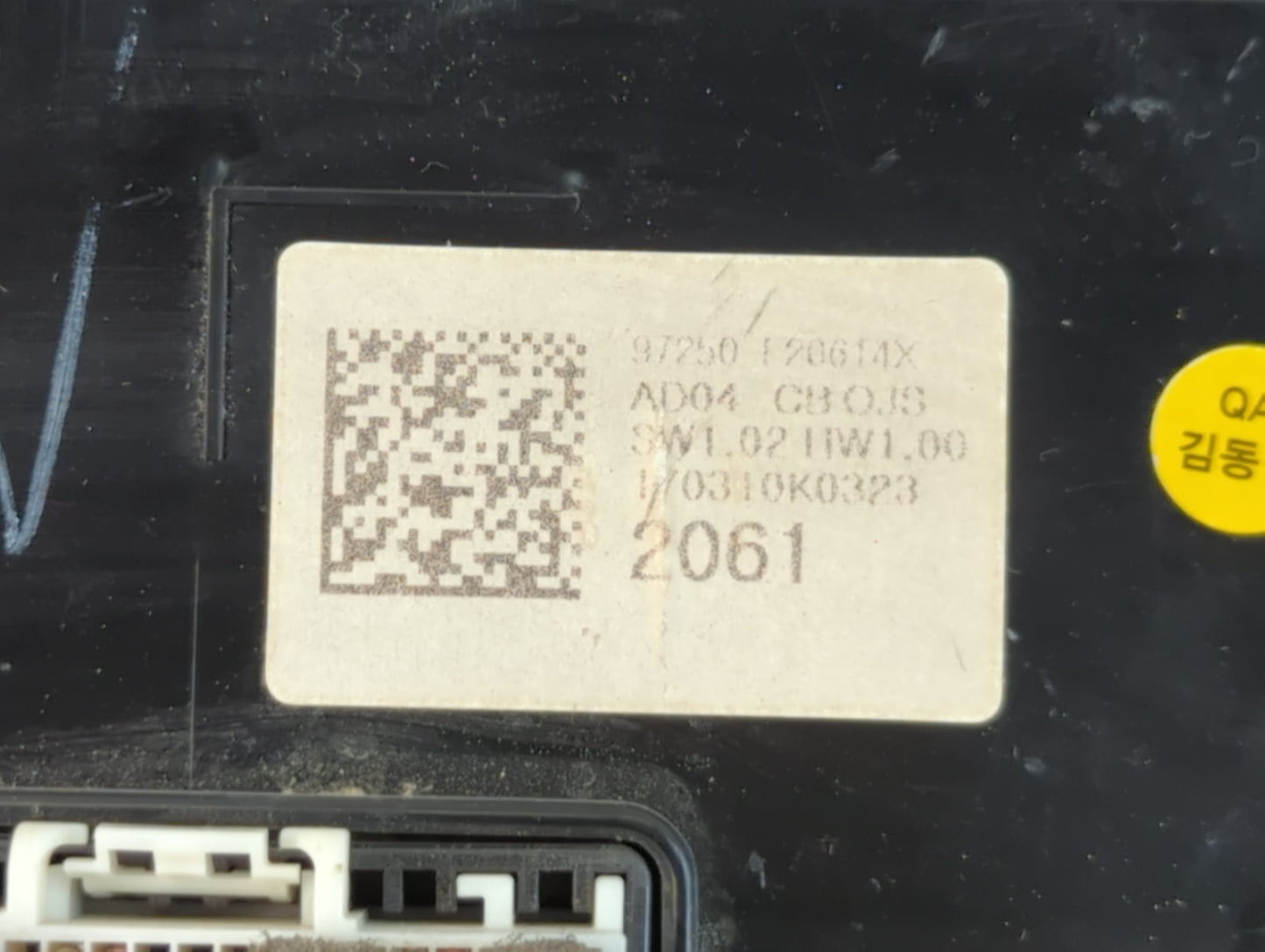 2018-2020 Hyundai Elantra Climate Control Module Temperature AC/Heater Replacement P/N:97250 E20614X Fits Fits 2018 2019 2020 OEM Used Auto Parts - Oemusedautoparts1.com