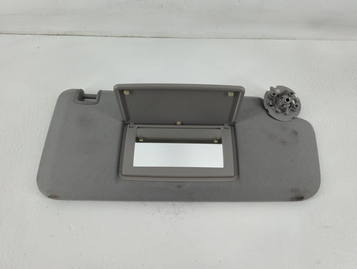2017-2021 Chevrolet Trax Sun Visor Shade Replacement Passenger Right Mirror Fits Fits 2017 2018 2019 2020 2021 OEM Used Auto Parts - Oemusedautoparts1.com