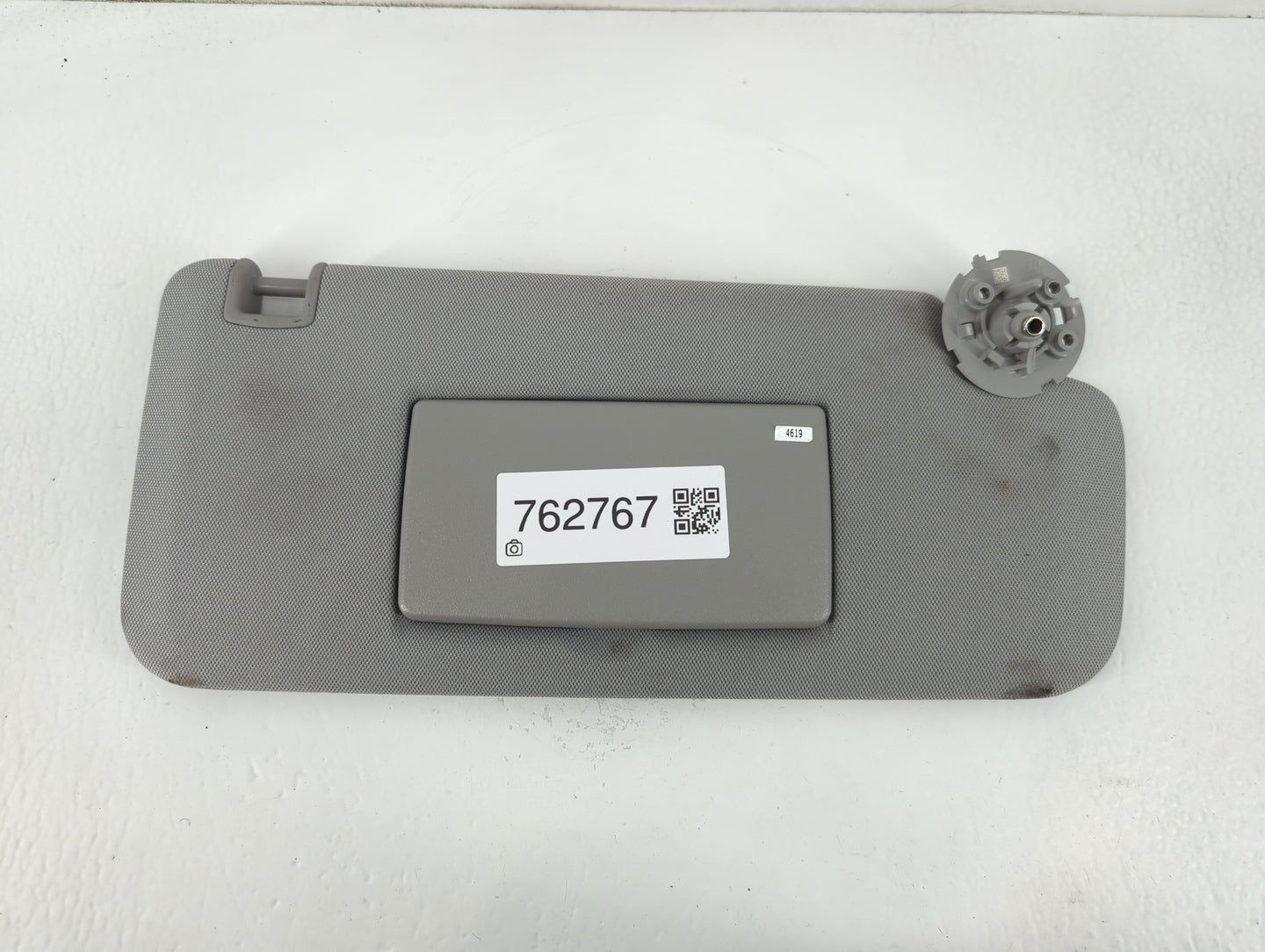 2017-2021 Chevrolet Trax Sun Visor Shade Replacement Passenger Right Mirror Fits Fits 2017 2018 2019 2020 2021 OEM Used Auto Parts - Oemusedautoparts1.com