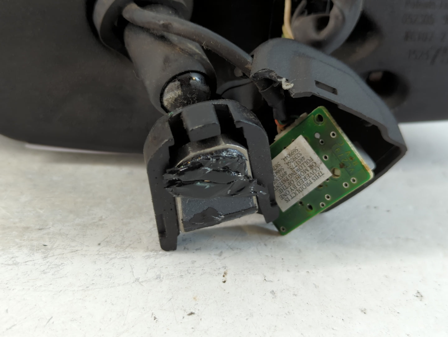 2005 Gmc Yukon Interior Rear View Mirror Replacement OEM P/N:E11015322 Fits OEM Used Auto Parts - Oemusedautoparts1.com