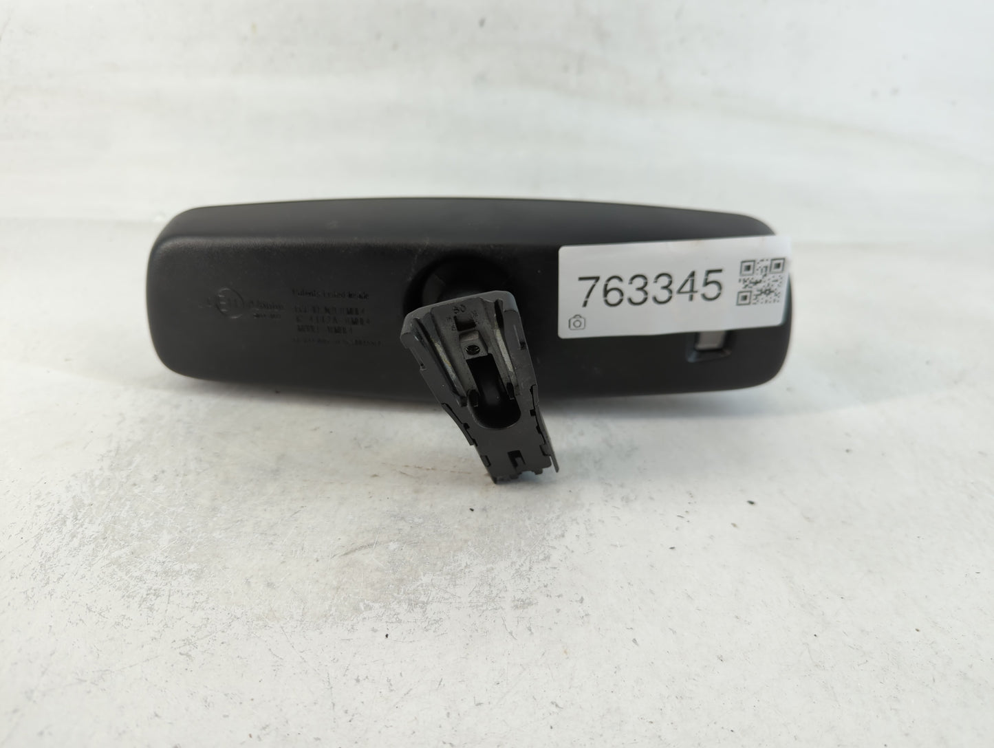 2013-2016 Hyundai Genesis Interior Rear View Mirror Replacement OEM P/N:E11026666 Fits OEM Used Auto Parts - Oemusedautoparts1.com