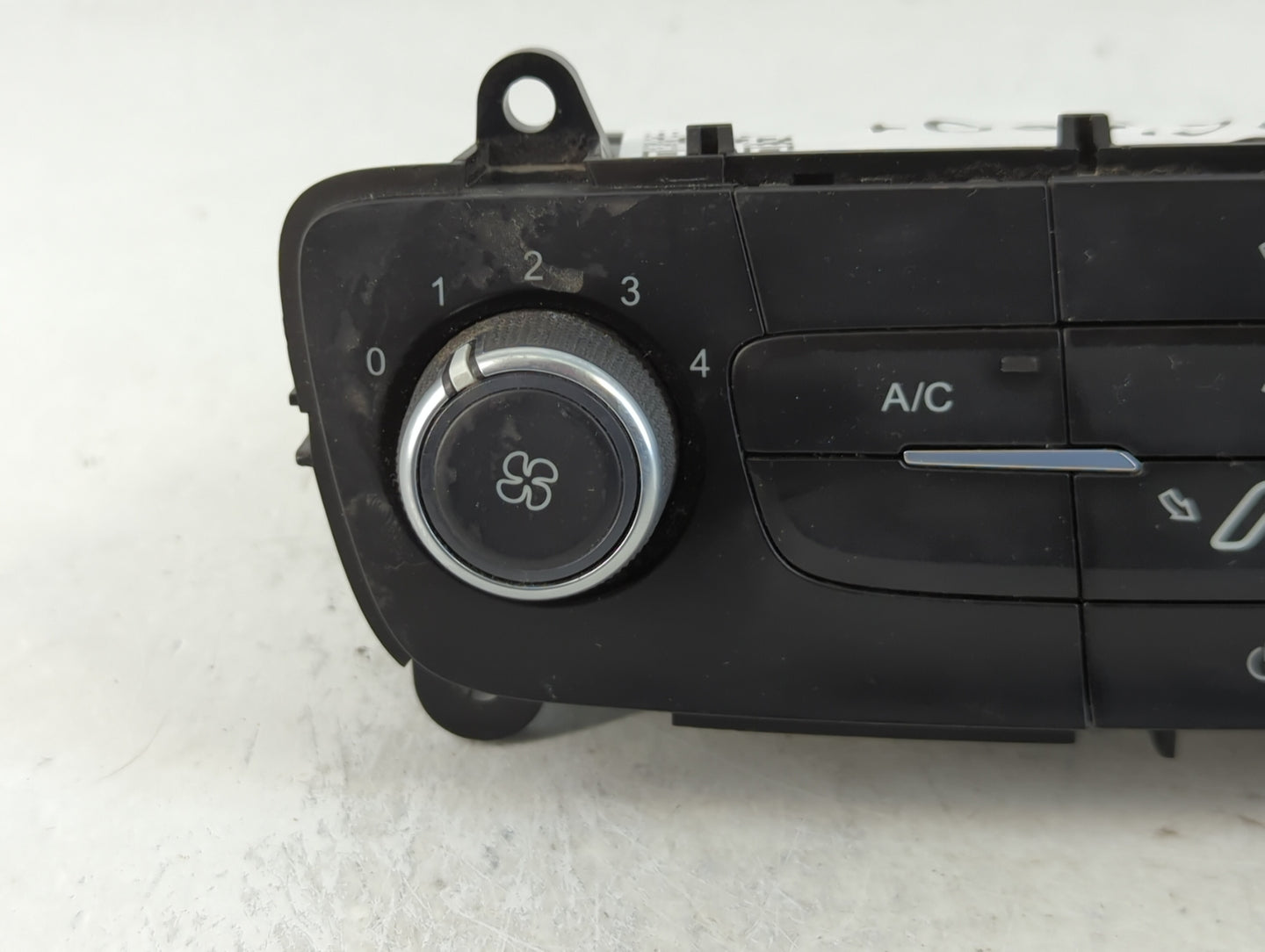 2015-2018 Ford Focus Climate Control Module Temperature AC/Heater Replacement P/N:F1ET-19980-JJ Fits Fits 2015 2016 2017 2018 OEM Used Auto Parts - Oemusedautoparts1.com