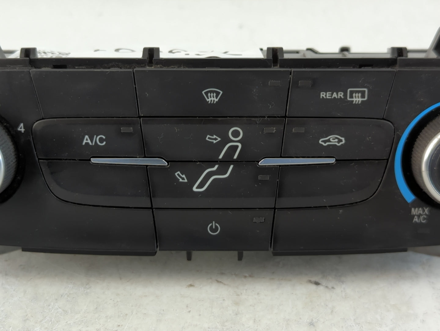 2015-2018 Ford Focus Climate Control Module Temperature AC/Heater Replacement P/N:F1ET-19980-JJ Fits Fits 2015 2016 2017 2018 OEM Used Auto Parts - Oemusedautoparts1.com