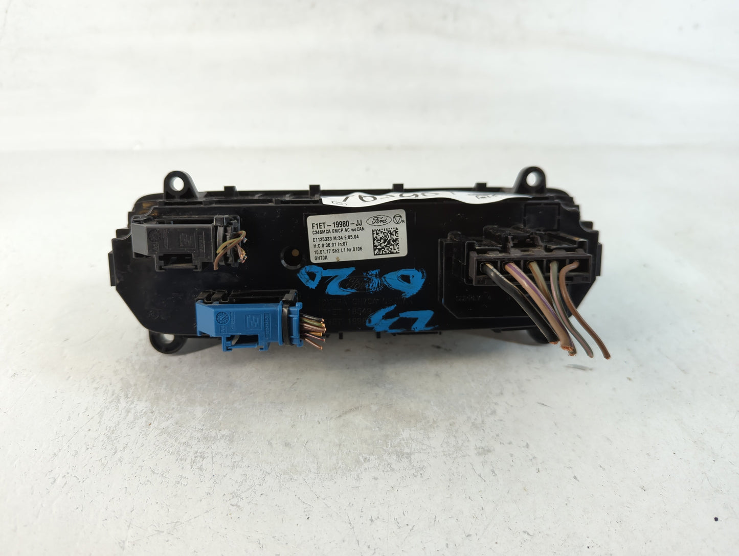 2015-2018 Ford Focus Climate Control Module Temperature AC/Heater Replacement P/N:F1ET-19980-JJ Fits Fits 2015 2016 2017 2018 OEM Used Auto Parts - Oemusedautoparts1.com