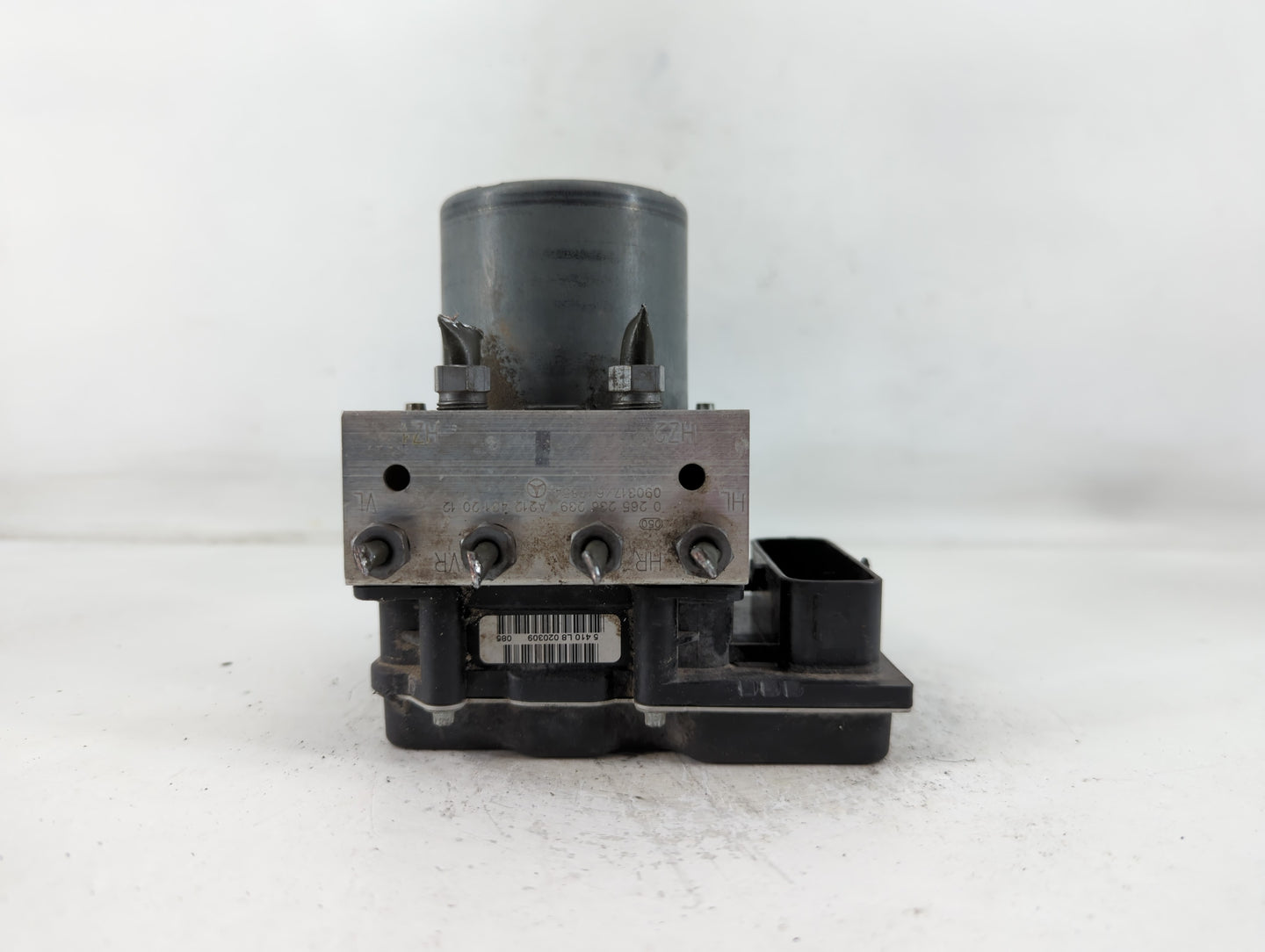 2010 Mercedes-Benz E350 ABS Pump Control Module Replacement P/N:A212 431 20 12 0 265 236 239 Fits OEM Used Auto Parts - Oemusedautoparts1.com