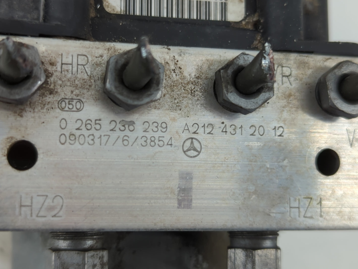 2010 Mercedes-Benz E350 ABS Pump Control Module Replacement P/N:A212 431 20 12 0 265 236 239 Fits OEM Used Auto Parts - Oemusedautoparts1.com