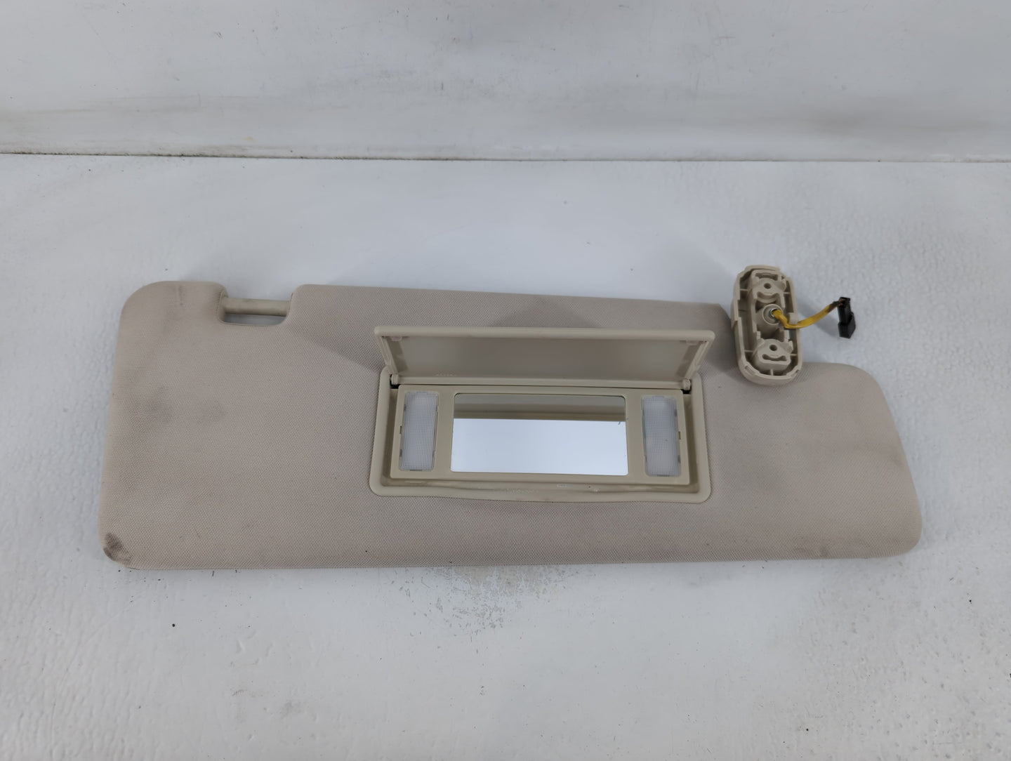 2010-2011 Land Rover Range Rover Sport Sun Visor Shade Replacement Passenger Right Mirror Fits Fits 2010 2011 OEM Used Auto Parts - Oemusedautoparts1.com