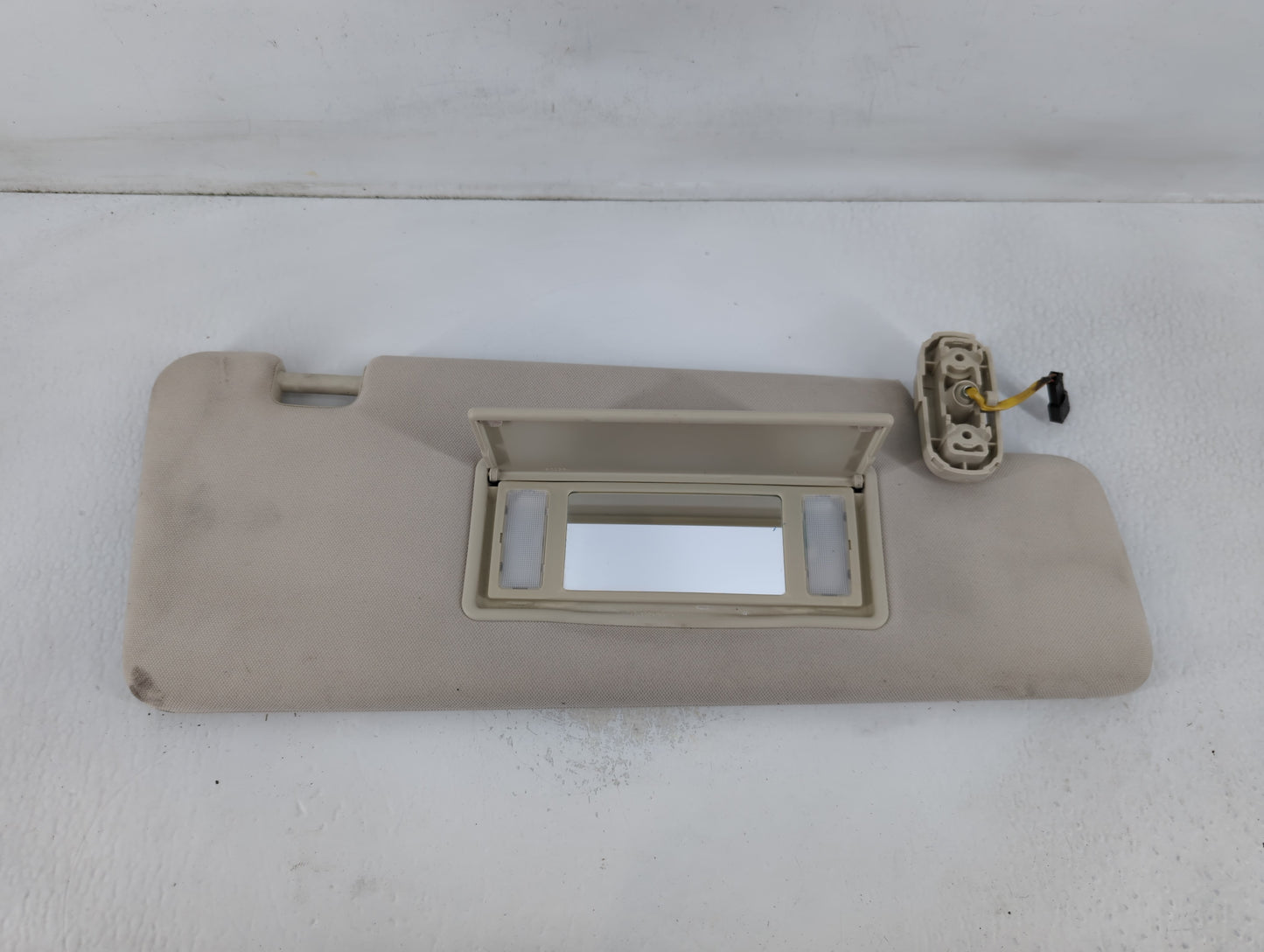 2010-2011 Land Rover Range Rover Sport Sun Visor Shade Replacement Passenger Right Mirror Fits Fits 2010 2011 OEM Used Auto Parts - Oemusedautoparts1.com