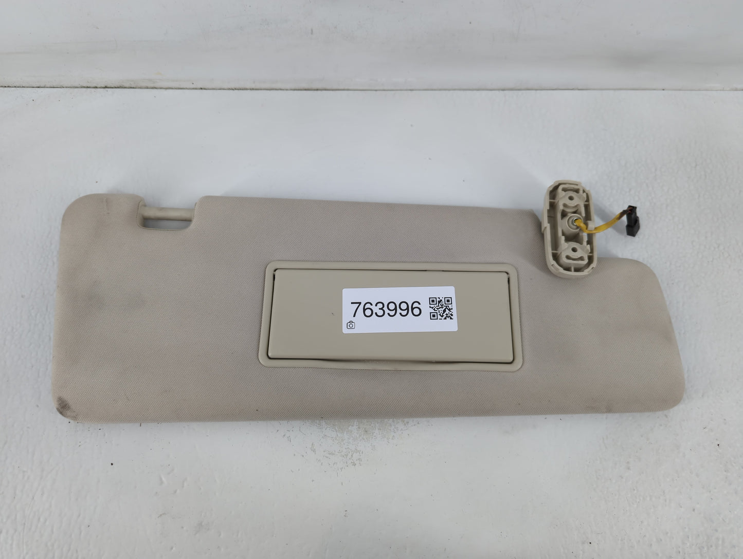 2010-2011 Land Rover Range Rover Sport Sun Visor Shade Replacement Passenger Right Mirror Fits Fits 2010 2011 OEM Used Auto Parts - Oemusedautoparts1.com