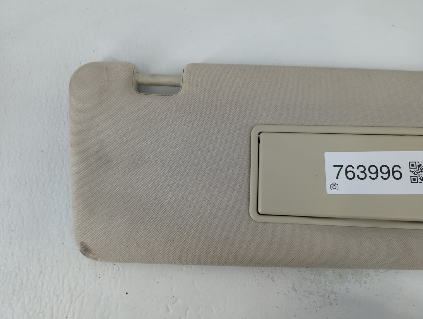 2010-2011 Land Rover Range Rover Sport Sun Visor Shade Replacement Passenger Right Mirror Fits Fits 2010 2011 OEM Used Auto Parts - Oemusedautoparts1.com