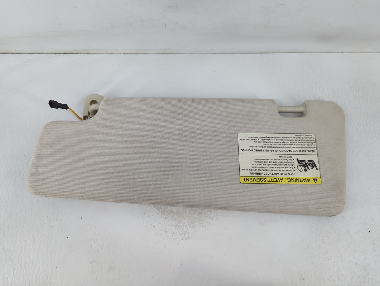 2010-2011 Land Rover Range Rover Sport Sun Visor Shade Replacement Passenger Right Mirror Fits Fits 2010 2011 OEM Used Auto Parts - Oemusedautoparts1.com