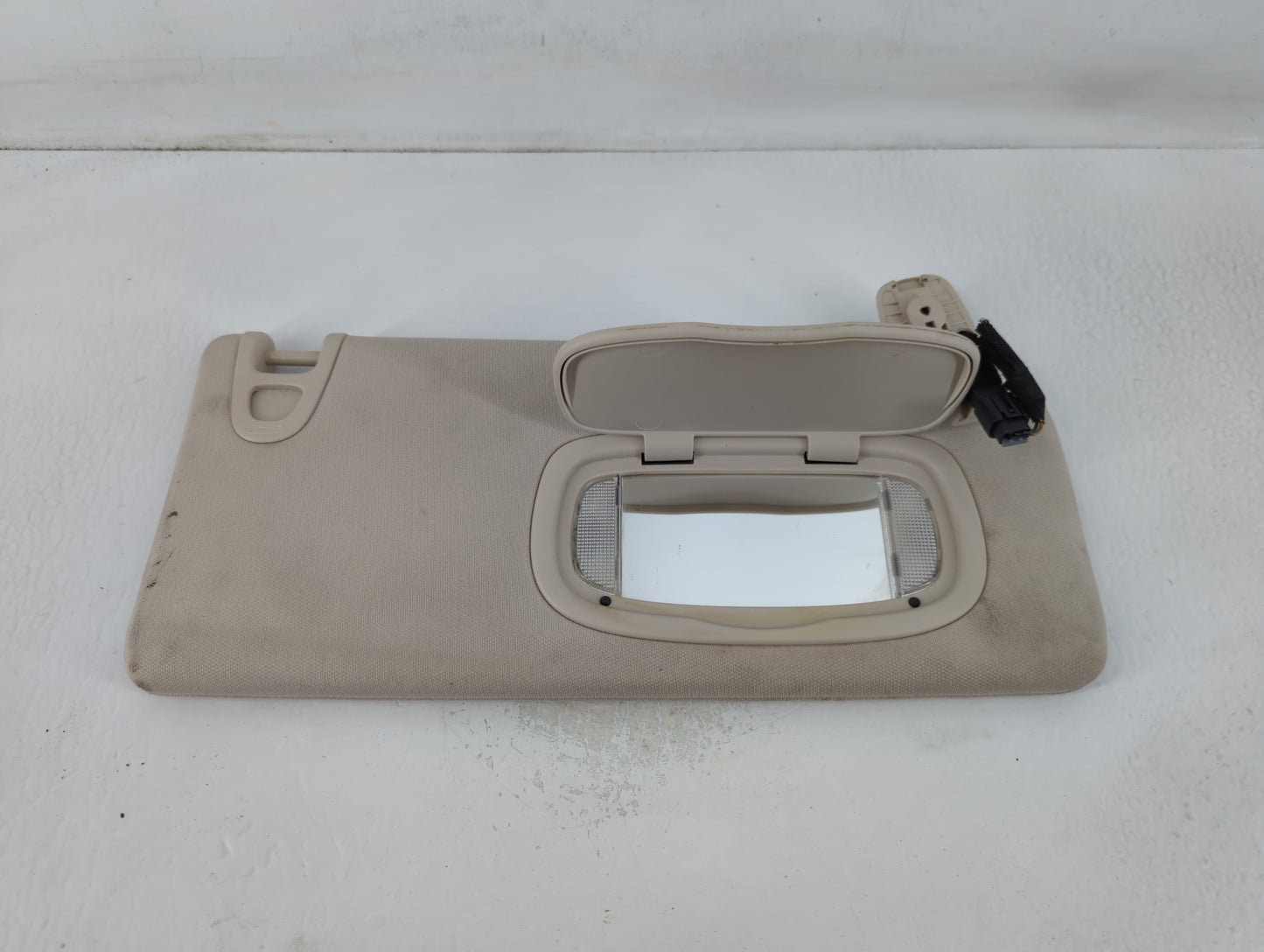 2015 Chrysler 200 Sun Visor Shade Replacement Passenger Right Mirror Fits OEM Used Auto Parts - Oemusedautoparts1.com