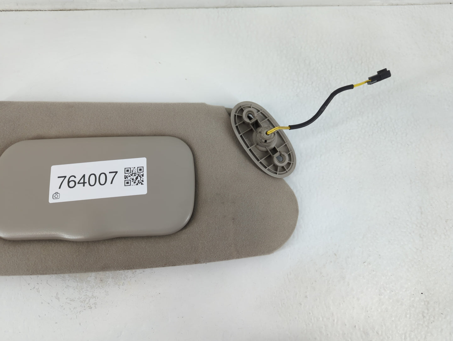 2004-2005 Dodge Durango Sun Visor Shade Replacement Passenger Right Mirror Fits Fits 2004 2005 OEM Used Auto Parts - Oemusedautoparts1.com