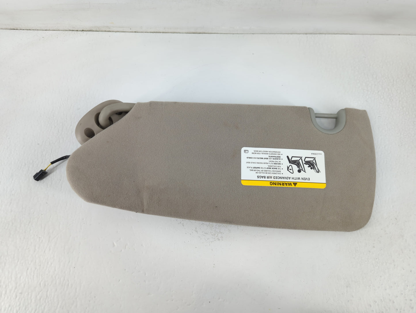 2004-2005 Dodge Durango Sun Visor Shade Replacement Passenger Right Mirror Fits Fits 2004 2005 OEM Used Auto Parts - Oemusedautoparts1.com
