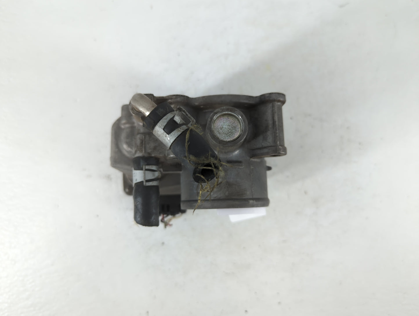2014 Nissan Versa Note Throttle Body P/N:3AA50-02 E Fits Fits 2012 2013 2015 2016 2017 2018 2019 OEM Used Auto Parts - Oemusedautoparts1.com