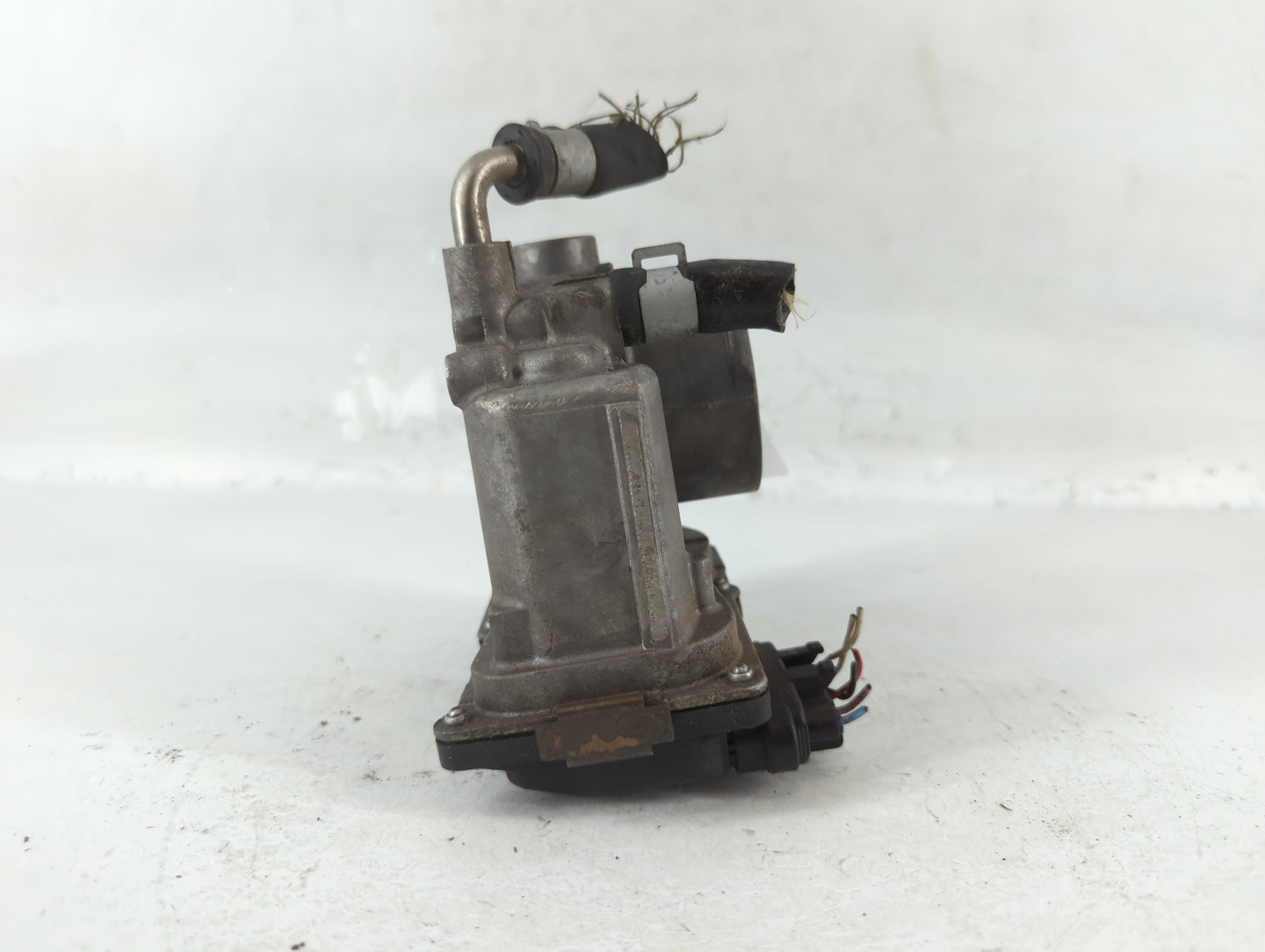 2014 Nissan Versa Note Throttle Body P/N:3AA50-02 E Fits Fits 2012 2013 2015 2016 2017 2018 2019 OEM Used Auto Parts - Oemusedautoparts1.com