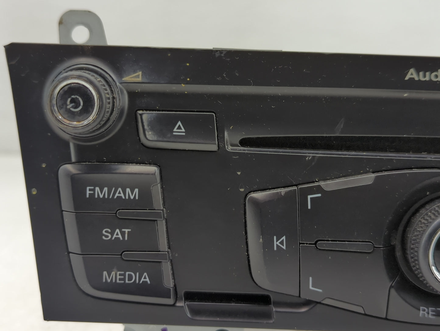 2010-2012 Audi A4 Radio AM FM Cd Player Receiver Replacement P/N:8T1 035 186 R Fits Fits 2010 2011 2012 2013 2014 2015 2016 2017 OEM Used Auto Parts - Oemusedautoparts1.com