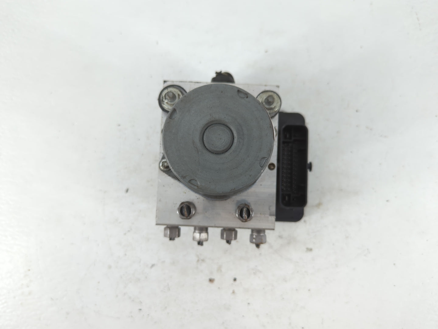 2016 Jeep Cherokee ABS Pump Control Module Replacement P/N:P68268292AC Fits OEM Used Auto Parts - Oemusedautoparts1.com