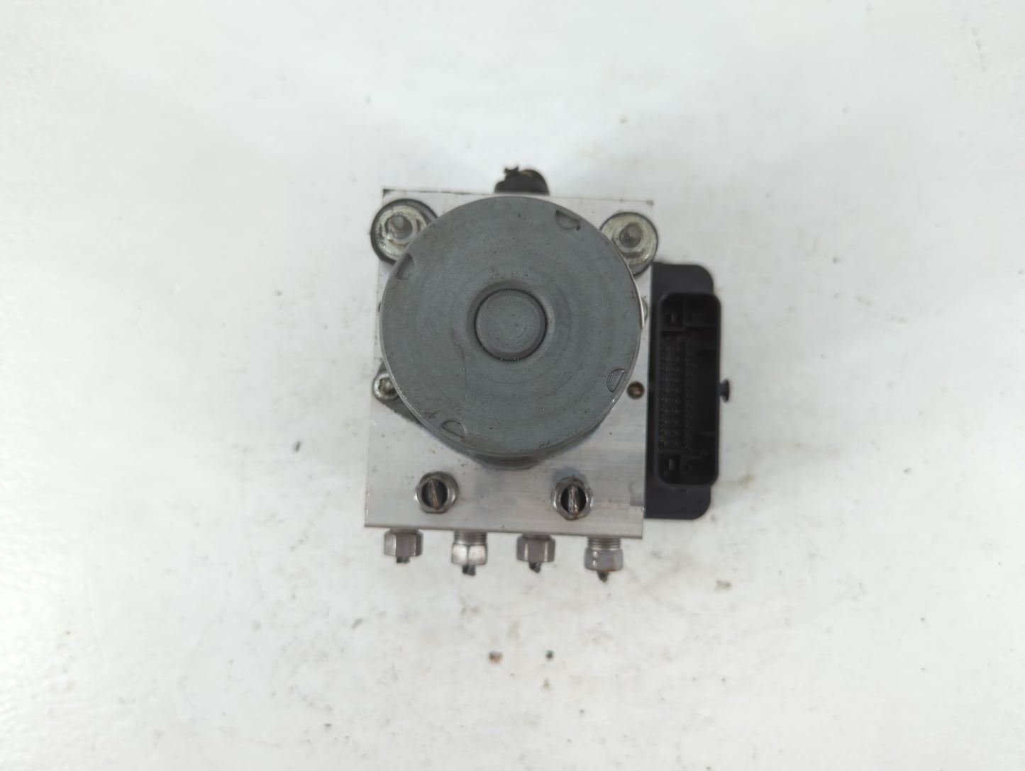 2016 Jeep Cherokee ABS Pump Control Module Replacement P/N:P68268292AC Fits OEM Used Auto Parts - Oemusedautoparts1.com