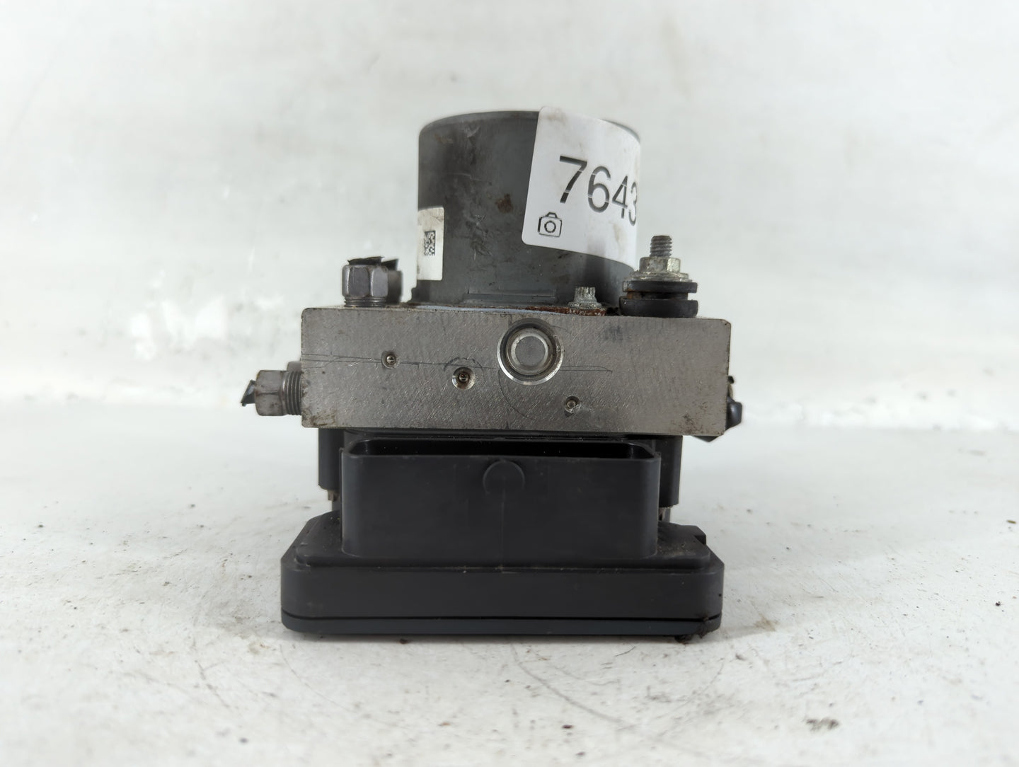 2016 Jeep Cherokee ABS Pump Control Module Replacement P/N:P68268292AC Fits OEM Used Auto Parts - Oemusedautoparts1.com