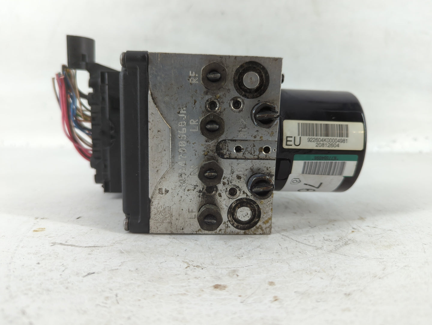 2010 Chevrolet Malibu ABS Pump Control Module Replacement P/N:(P)25949990 Fits OEM Used Auto Parts - Oemusedautoparts1.com