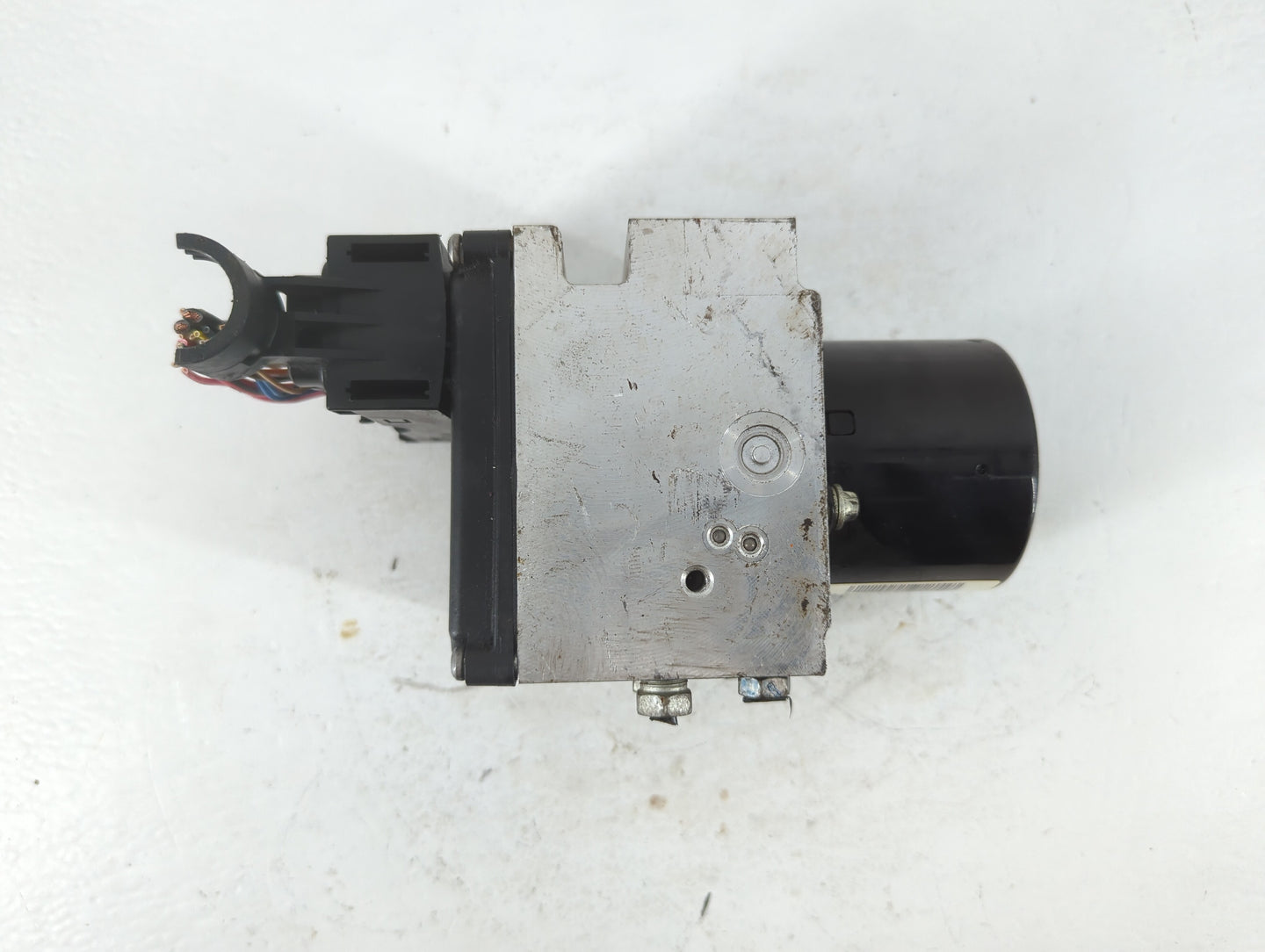 2010 Chevrolet Malibu ABS Pump Control Module Replacement P/N:(P)25949990 Fits OEM Used Auto Parts - Oemusedautoparts1.com