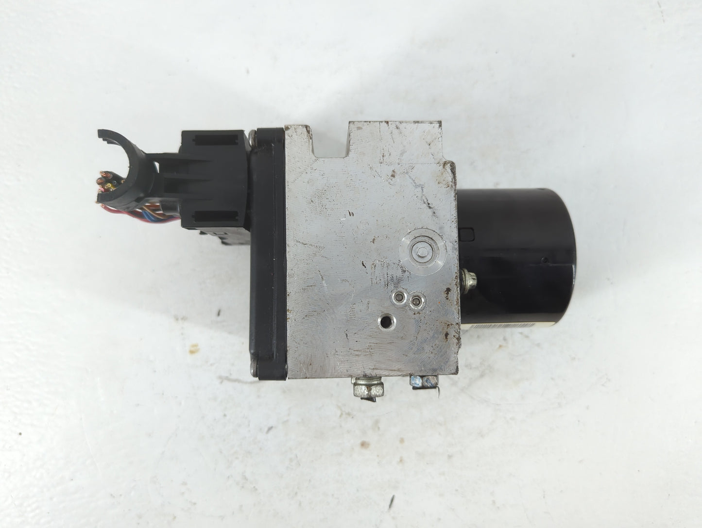 2010 Chevrolet Malibu ABS Pump Control Module Replacement P/N:(P)25949990 Fits OEM Used Auto Parts - Oemusedautoparts1.com