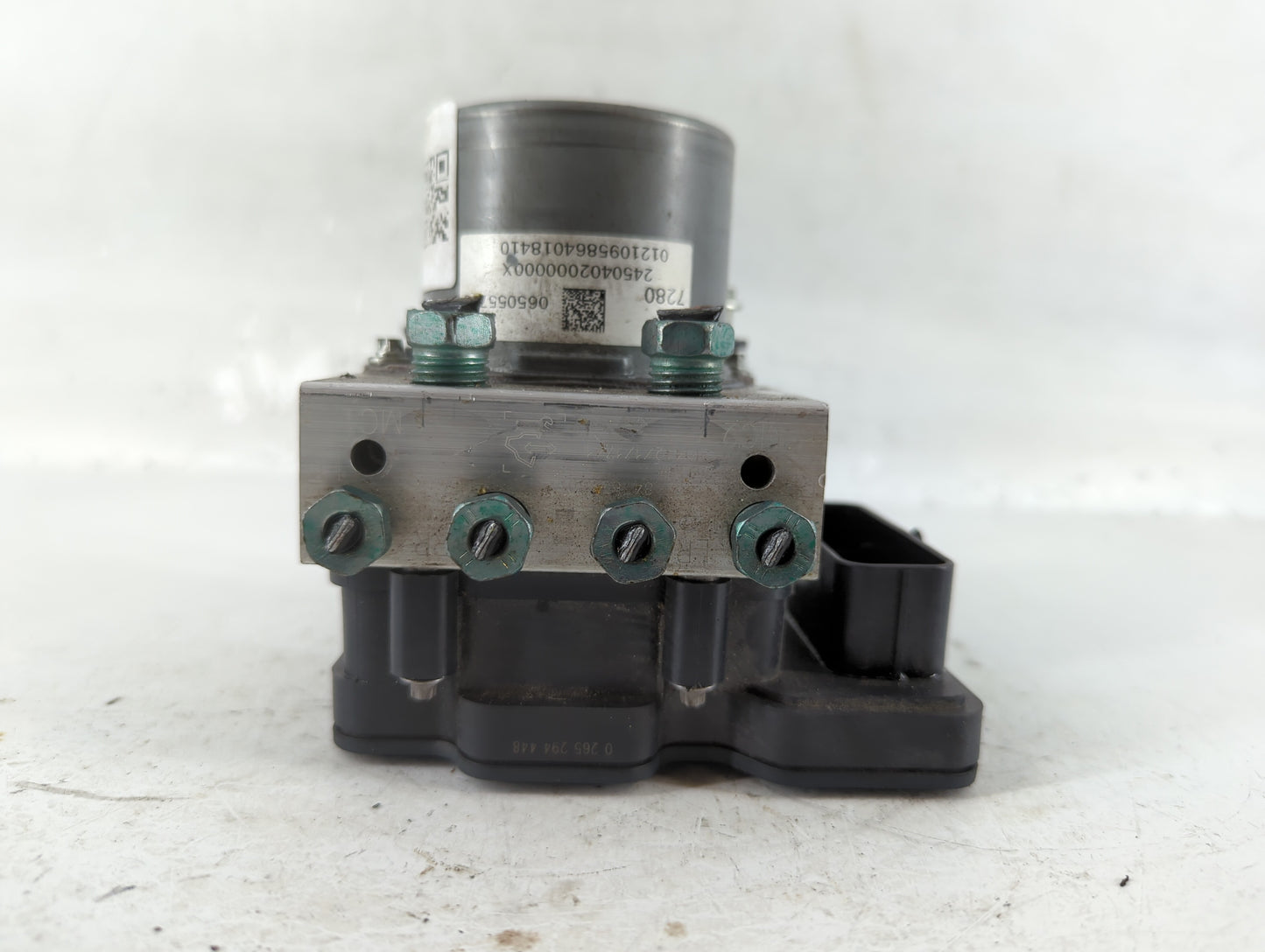 2019-2021 Chevrolet Malibu ABS Pump Control Module Replacement P/N:84767280 Fits Fits 2019 2020 2021 OEM Used Auto Parts - Oemusedautoparts1.com