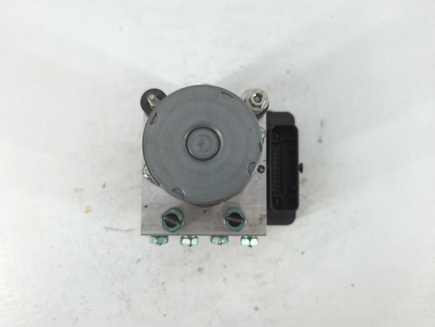 2019-2021 Chevrolet Malibu ABS Pump Control Module Replacement P/N:84767280 Fits Fits 2019 2020 2021 OEM Used Auto Parts - Oemusedautoparts1.com