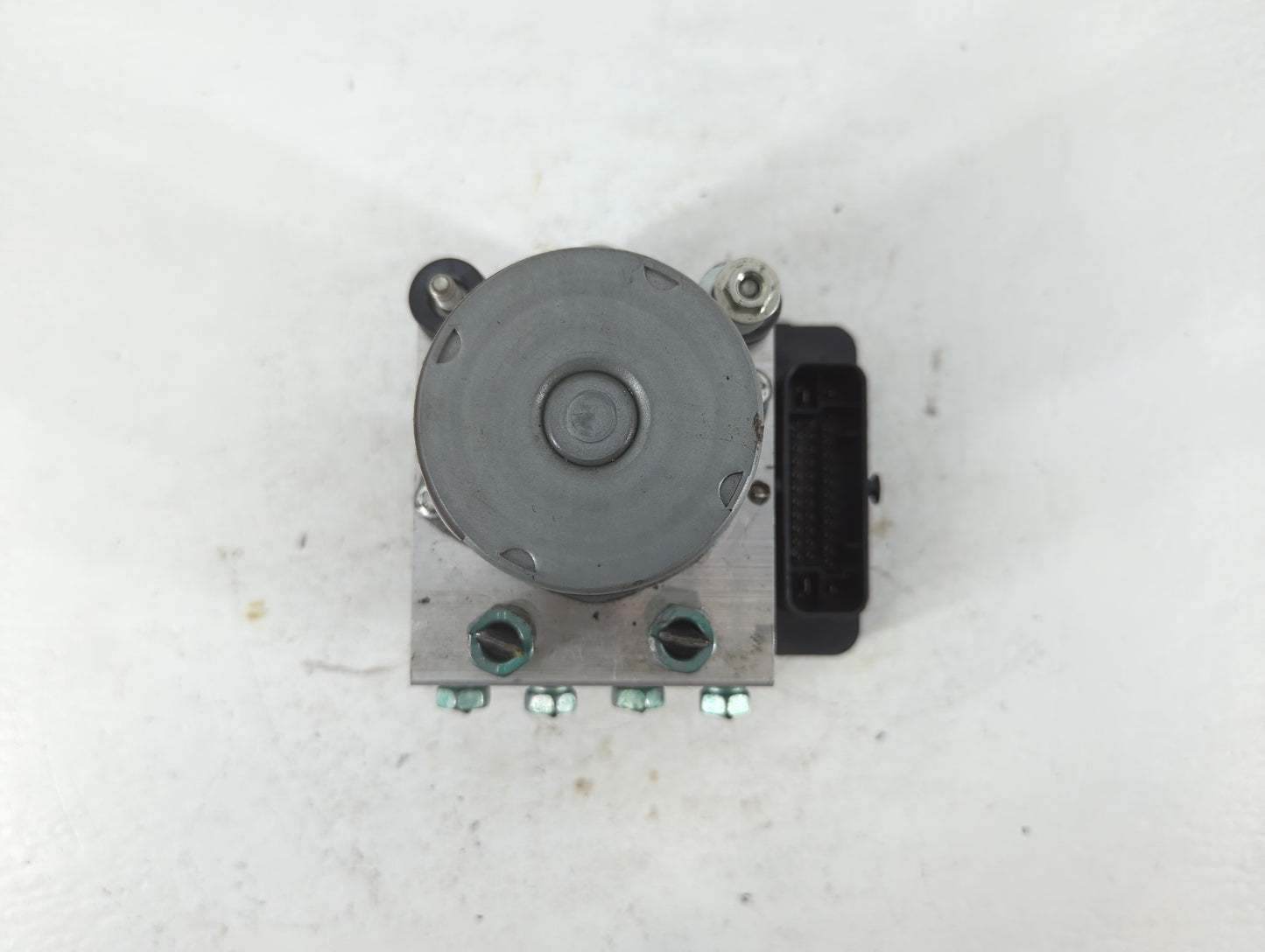 2019-2021 Chevrolet Malibu ABS Pump Control Module Replacement P/N:84767280 Fits Fits 2019 2020 2021 OEM Used Auto Parts - Oemusedautoparts1.com