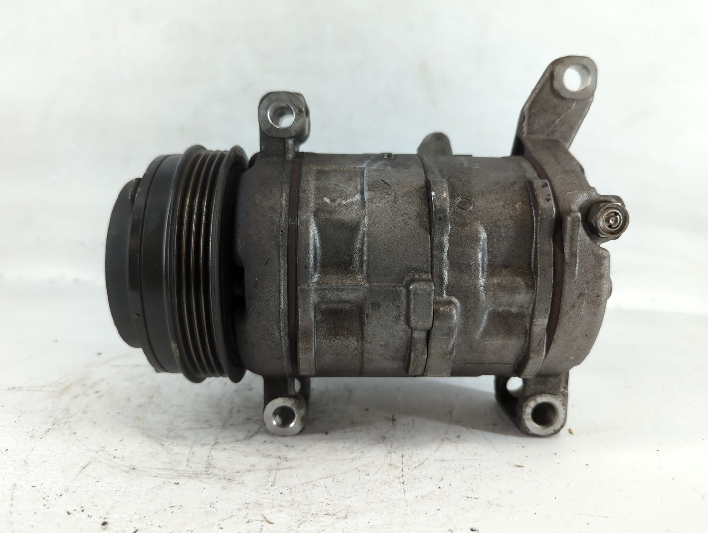 Gmc Yukon Xl Air Conditioning A/c Ac Compressor Oem - Oemusedautoparts1.com
