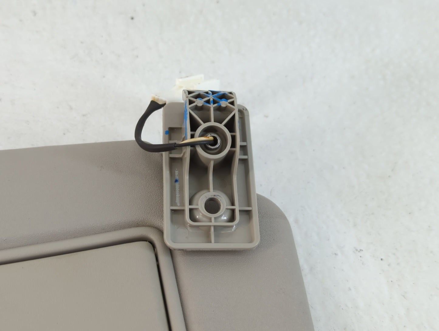 2018-2021 Nissan Kicks Sun Visor Shade Replacement Passenger Right Mirror Fits Fits 2018 2019 2020 2021 OEM Used Auto Parts - Oemusedautoparts1.com