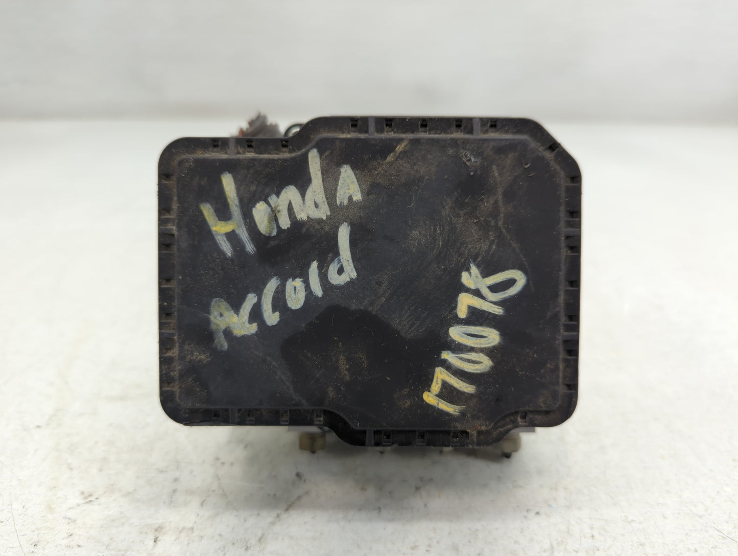 2005-2007 Honda Accord ABS Pump Control Module Replacement P/N:8A25A-0572 A1VAA Fits Fits 2005 2006 2007 OEM Used Auto Parts - Oemusedautoparts1.com