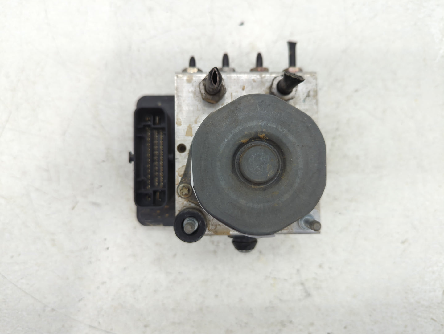 2013-2014 Ford Taurus ABS Pump Control Module Replacement P/N:DG13-2C405-A Fits Fits 2013 2014 OEM Used Auto Parts - Oemusedautoparts1.com